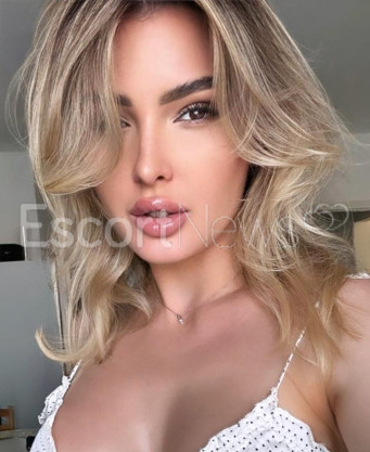Photo escort girl Karolina : the best escort service