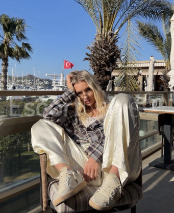 Photo escort girl Arina: the best escort service