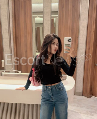 Photo escort girl Aluna: the best escort service