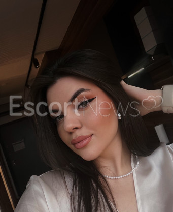 Photo escort girl Riana: the best escort service