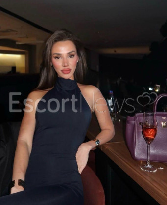 Photo escort girl Afra: the best escort service