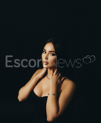 Photo escort girl Sakina: the best escort service