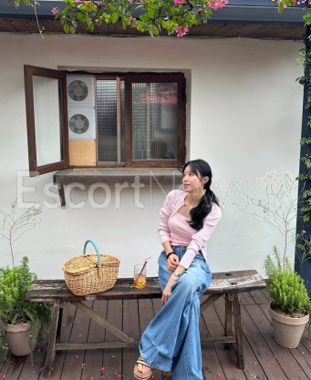 Photo escort girl Sweettung: the best escort service