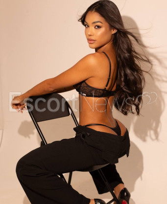 Photo escort girl Yelan: the best escort service