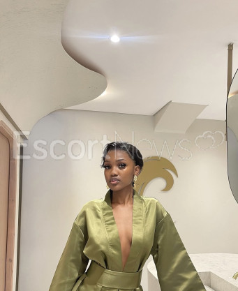 Photo escort girl Reeya: the best escort service