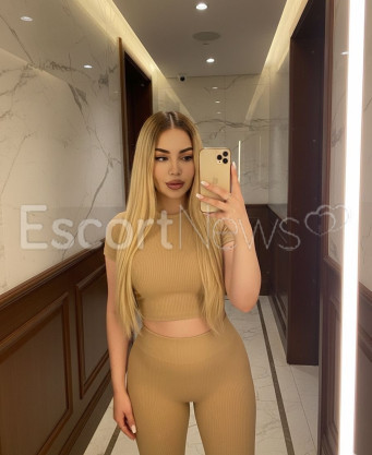 Photo escort girl Monika Golden: the best escort service